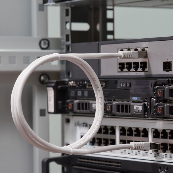 Шнур коммутационный, патч-корд F/UTP RJ45-RJ45, CAT 5e, LSZH серый, 1м REXANT